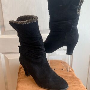 BLONDI Ankle suede boots shearling heel